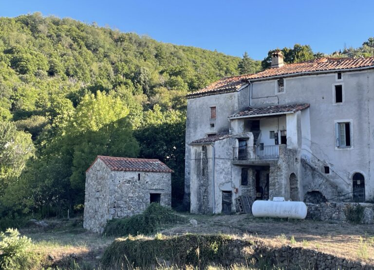 Maison de hameau à réhabiliter